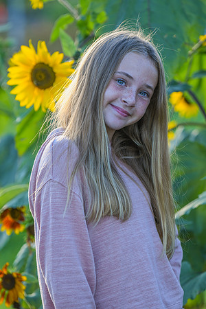 2022 TWEEN Sunflower Session McKenzie 09122022-7