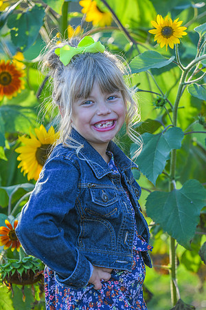 2022 TWEEN Sunflower Session Karissa 09122022-10