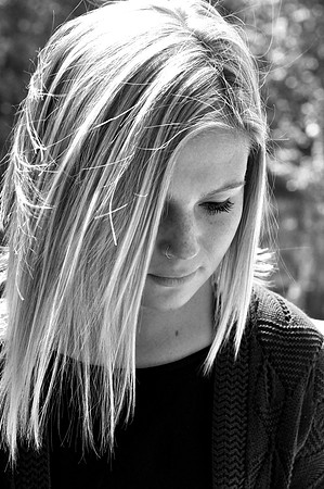 2015_Senior NicolleJenny (67)b&w
