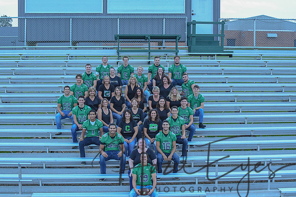 2019 Senior Players with Moms-6