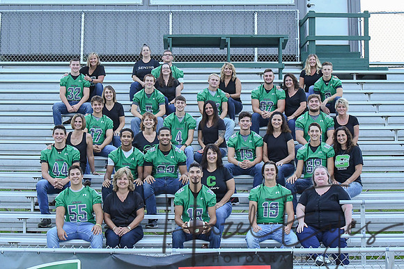2019 Senior Players with Moms-1