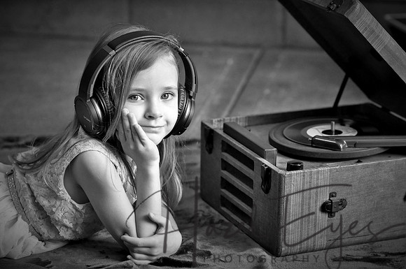 Mackenzie record b&w