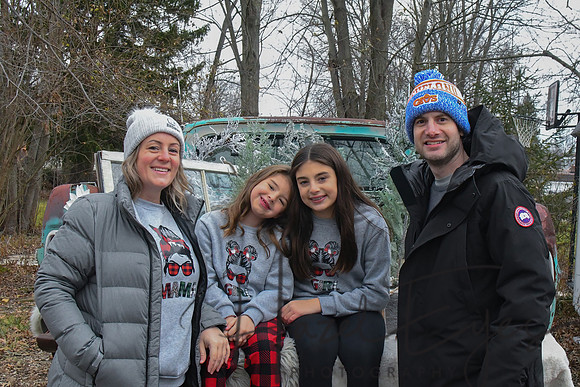 2022 FAMILY Winter Mini-31-SharpenAI-Focus