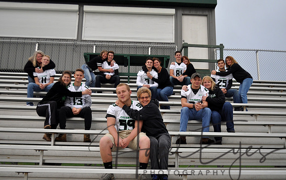 2017 SENIOR FB with MOMS (19)