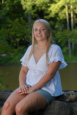 2026 SENIOR Madelyn Egli-15