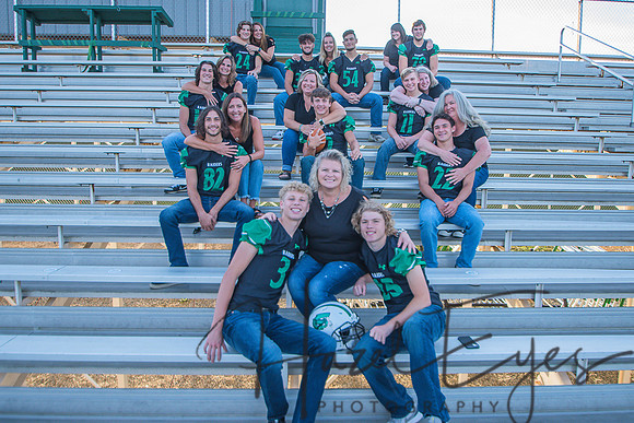 2022 FB Seniors with Moms-16