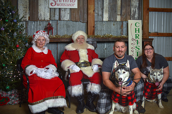 2023 Santa Pics at the Farm 12102023 -1