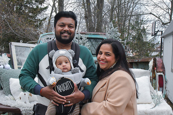 2022 FAMILY Winter Mini-Abhish-1-SharpenAI-Softness