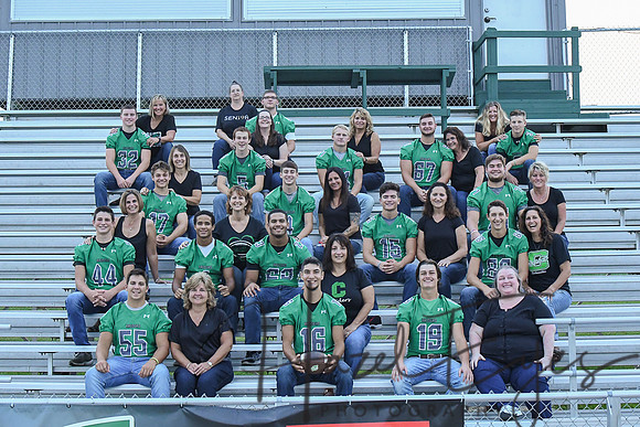 2019 Senior Players with Moms-2