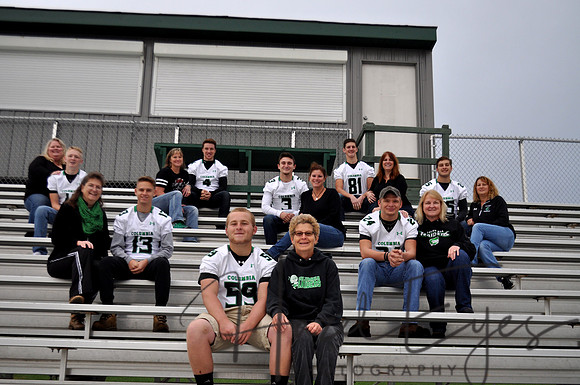 2017 SENIOR FB with MOMS (15)