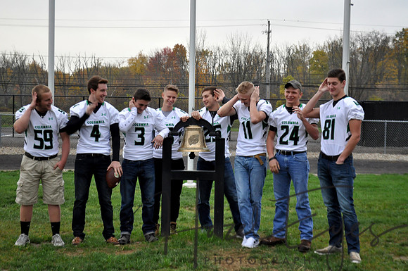 2017 SENIOR FB with MOMS (38)