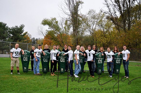 2017 SENIOR FB with MOMS (1)