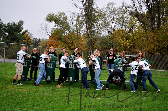 2017 SENIOR FB with MOMS (5)