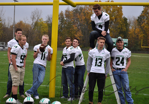 2017 SENIOR FB with MOMS (40)