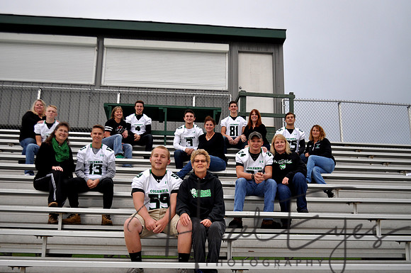 2017 SENIOR FB with MOMS (11)