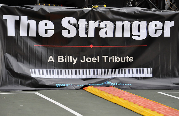 2012-TheStranger (2)